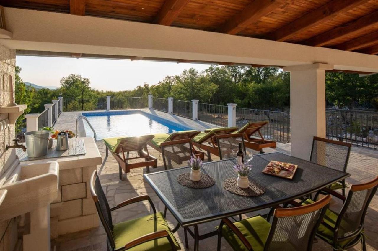 Menalo Villa